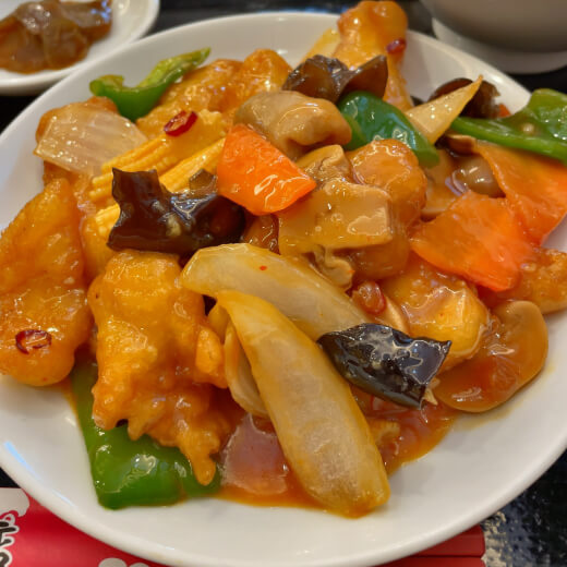 華錦飯店　鮮魚の揚げ物と唐辛子の炒め